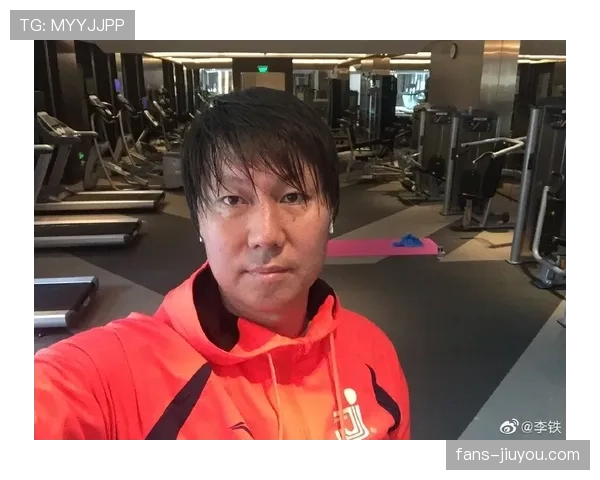 高磊训练完直接拎着爱马仕去接娃？